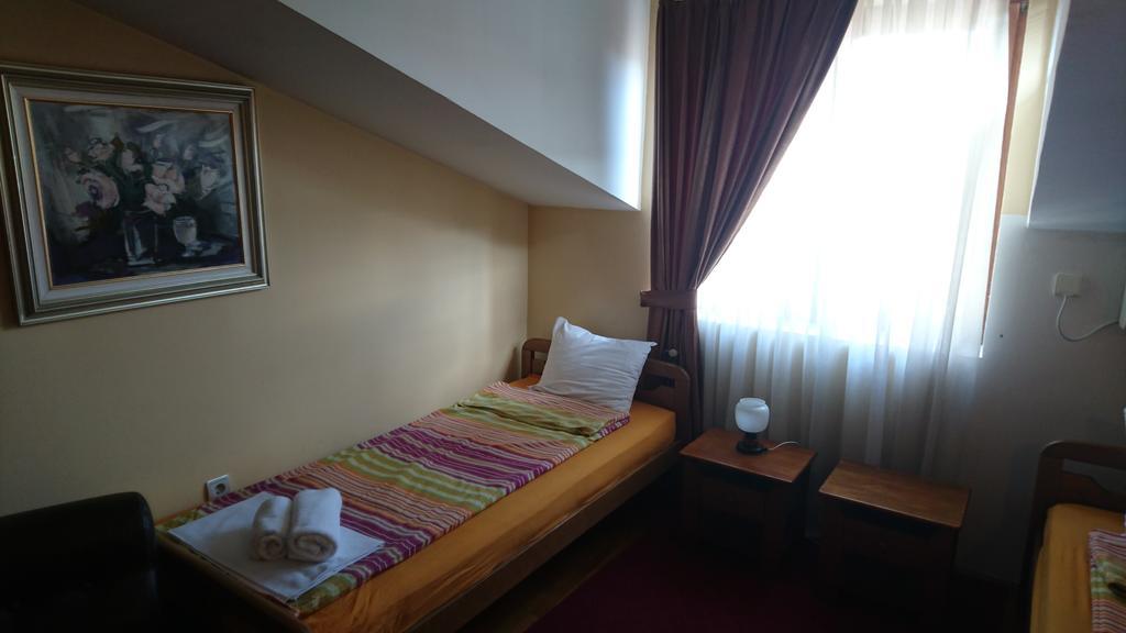 Hostel Bimbo Скоп'є Екстер'єр фото